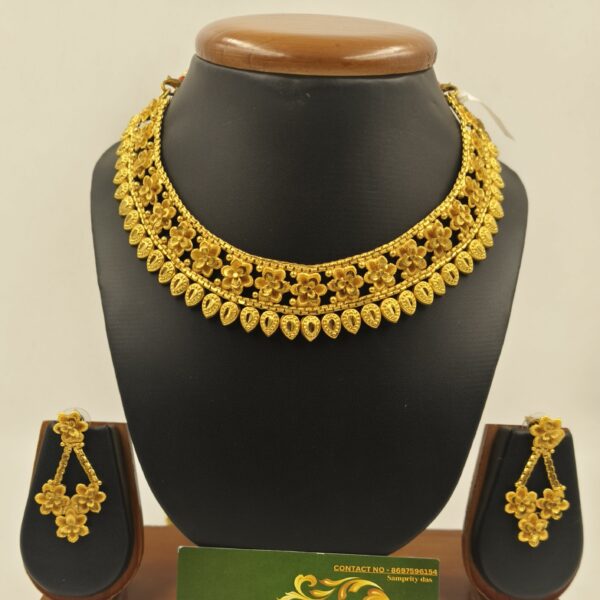 Kundo Flower Necklace