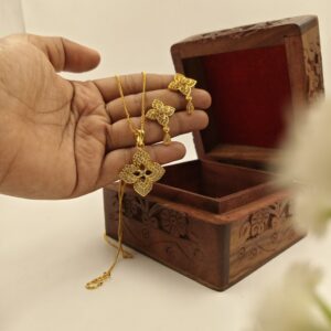 LILI PENDENT SET