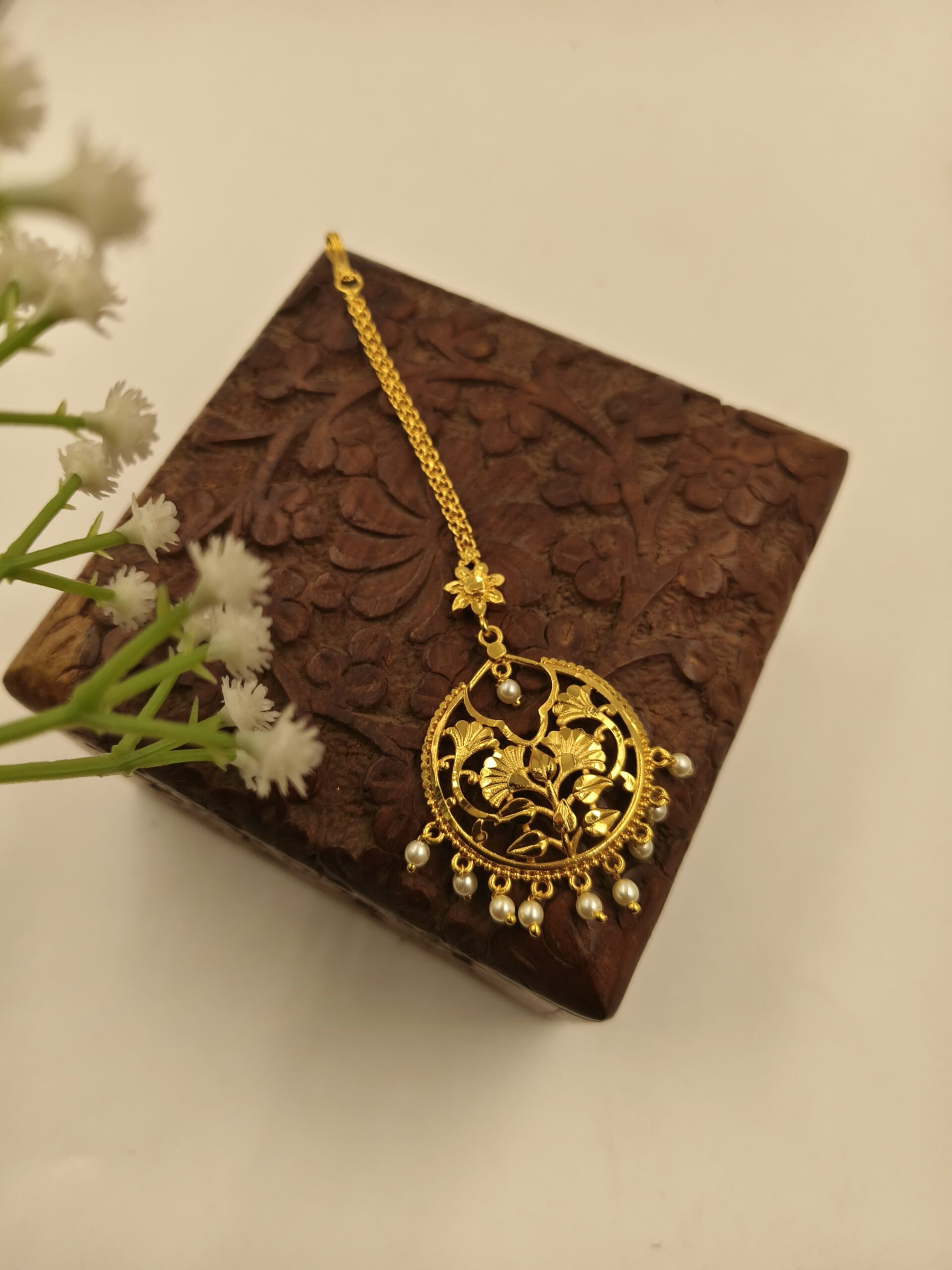 Naksha pearl tikli