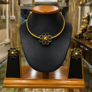 BLACK MINAKARI FLOWER HASULI