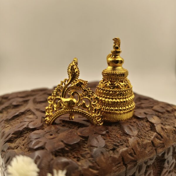 bor- bou brooch