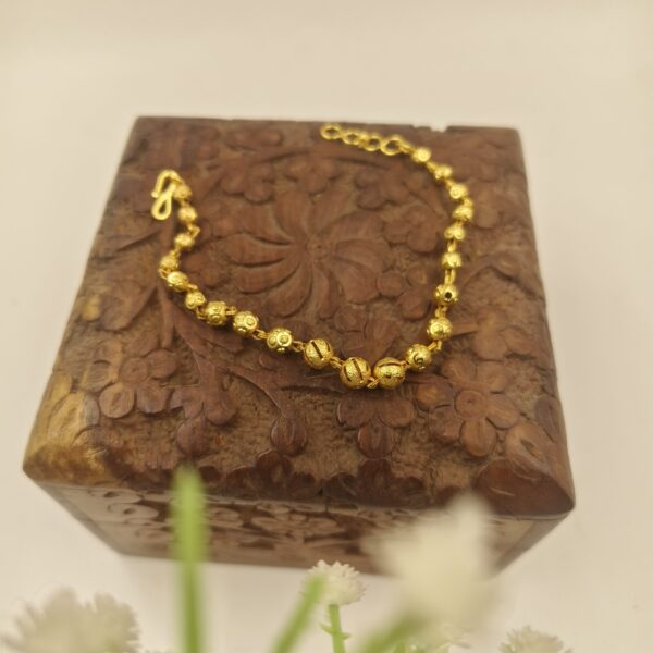 Ball bracelet