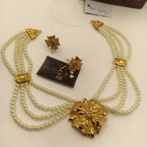 beeds necklace