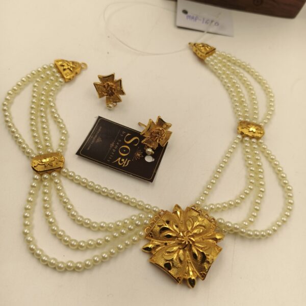 beeds necklace