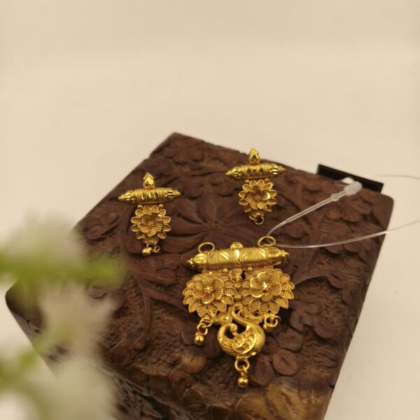 mayura tassel set