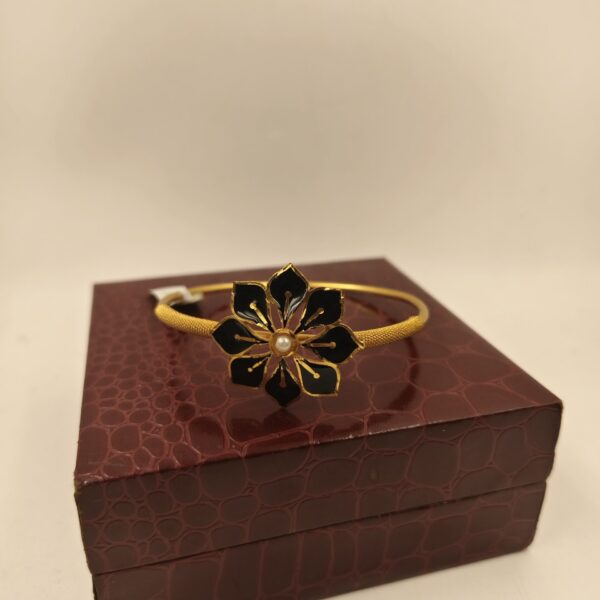 black mina flower