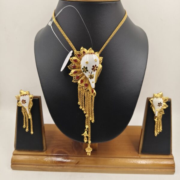 sankha tie chain